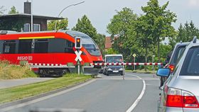 Codul Rutier 2023: Ce amendă primești dacă nu oprești la trecerea de cale ferată